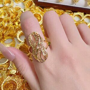 24K gold plated Moon Qi Infinity Knot Ring Size 7